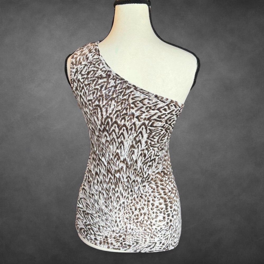 Lipstick One-Shoulder Printed‎ Tank with Rosette Accent - Picture 3 of 8